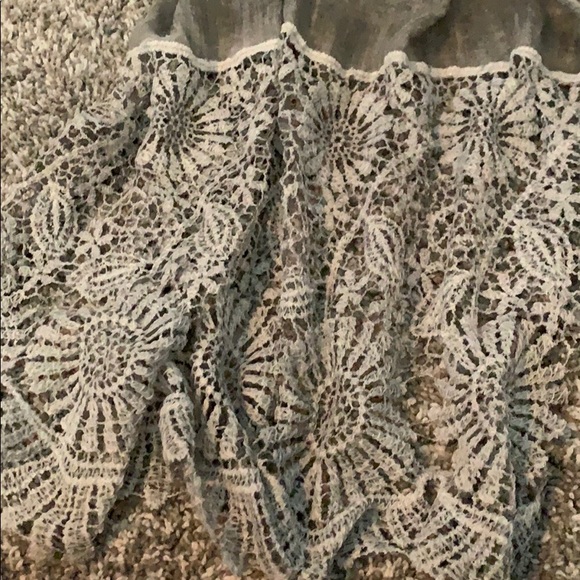 Gray Scarf with Lace End Details - Picture 2 of 2